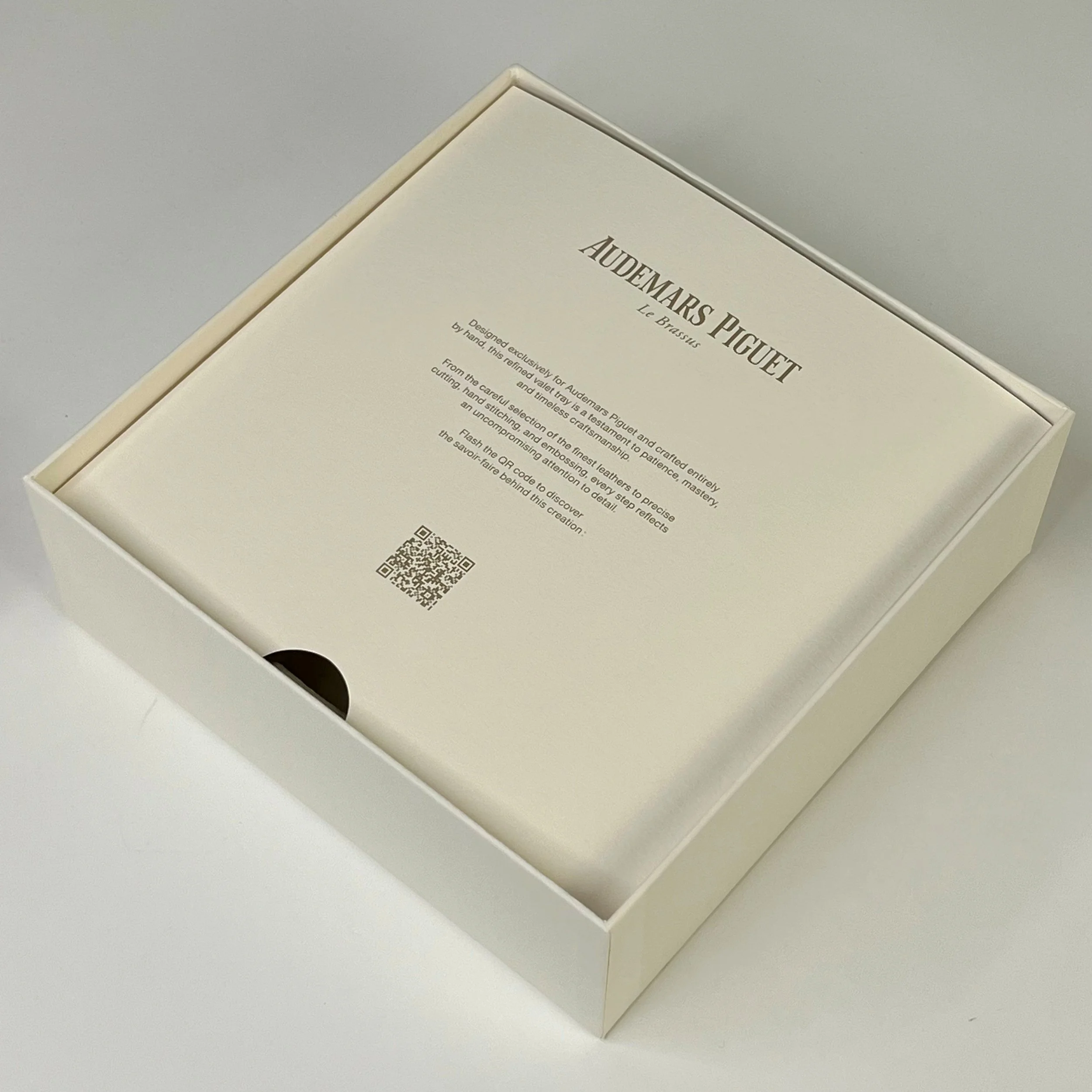 【箱・説明書付き】Audemars Piguet 1983年 イヤープレート Audemars Piguet Cream Leather Valet Tray with Box